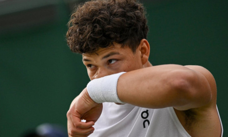 Scene cum rar se văd, la Wimbledon: după scandal, au terminat meciul la 60 de secunde de când intraseră în teren!