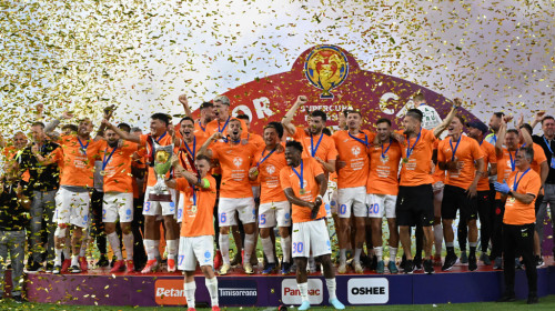 Imaginile bucuriei din Ghencea! Cum a sărbătorit FCSB câștigarea Supercupei