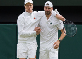 Dimitrov avea 2-0 la seturi cu Sinner, dar a părăsit terenul în lacrimi. Imaginile durerii la Wimbledon
