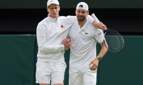 Dimitrov avea 2-0 la seturi cu Sinner, dar a părăsit terenul în lacrimi. Imaginile durerii la Wimbledon
