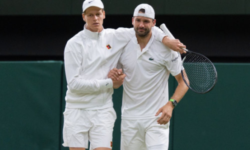 Dimitrov avea 2-0 la seturi cu Sinner, dar a părăsit terenul în lacrimi. Imaginile durerii la Wimbledon