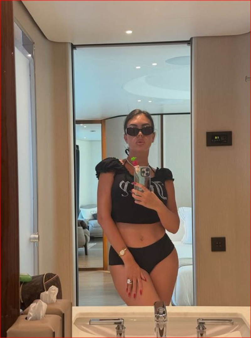 georgina cr7 vacanta (1)