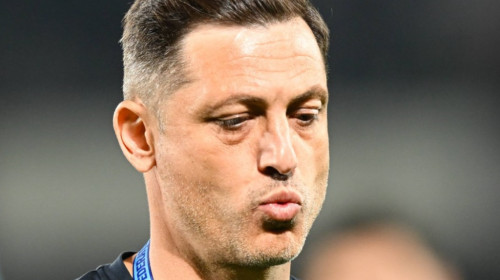 ”Dureri mari de cap!” Mirel Rădoi e gata să se despartă de un titular de la Universitatea Craiova!
