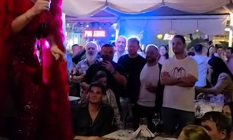 Loredana, show pe masa lui Gică și a lui Ianis Hagi