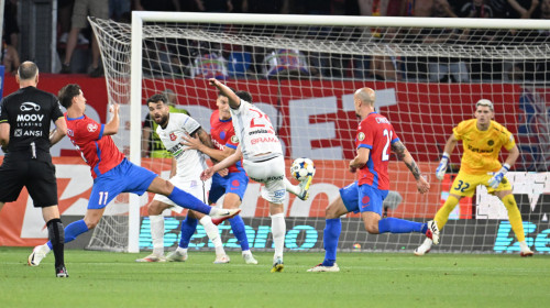 FCSB - Hermannstadt 1-1. Campioana a ”smuls” un punct în prelungiri grație lui Alexandru Stoian