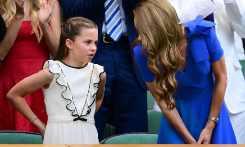 15.000 de oameni au făcut același lucru când Kate Middleton a intrat în arenă! Prințesa Charlotte a oferit imaginile zilei