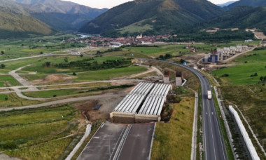 Val de ironii pe seama viaductului Boița: „Cu 106 muncitori vor termina în 106 ani"