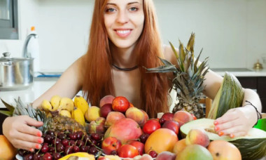 Trebuie sau nu să speli fructele și legumele? Adevărul pe care nu ți-l spun medicii. Ce pățești?