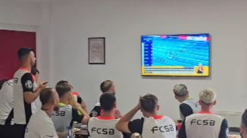 Viral! Cum au trăit jucătorii de la FCSB finala de AUR a lui David Popovici de la Campionatul Mondial