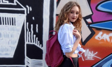 O tânără anti-vaccinistă de 23 de ani a murit, după ce a refuzat chimioterapia. Mama ei dă vina pe medici