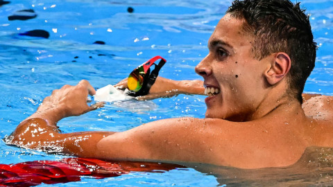 World Aquatics a folosit un singur cuvânt pentru a descrie cursa lui Popovici! Românul e din nou campion mondial