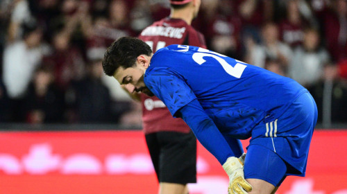Andrei Vlad, "spulberat" în returul cu Sparta Praga! Fostul portar de la FCSB a încasat 4 goluri într-o repriză