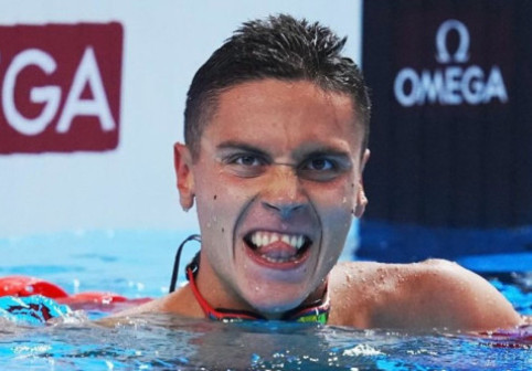 După ce a devenit dublu campion mondial și unic în lume, David Popovici le-a răspuns contestatarilor