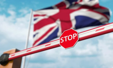 Viața unei mici comunități din Albania, dată peste cap de un exod în masă peste hotare: ”Ne vedem la Londra"