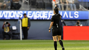 A arbitrat un meci la bărbați și a stârnit indignare! FIFA a intervenit: ”Inacceptabile”