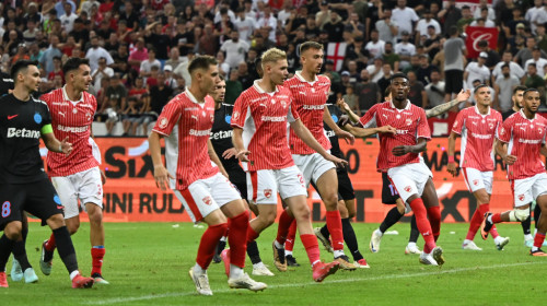 Acționar la Dinamo, pune presiune pe Kopic: ”Obiectiv, titlul! Câte meciuri a pierdut FCSB?”