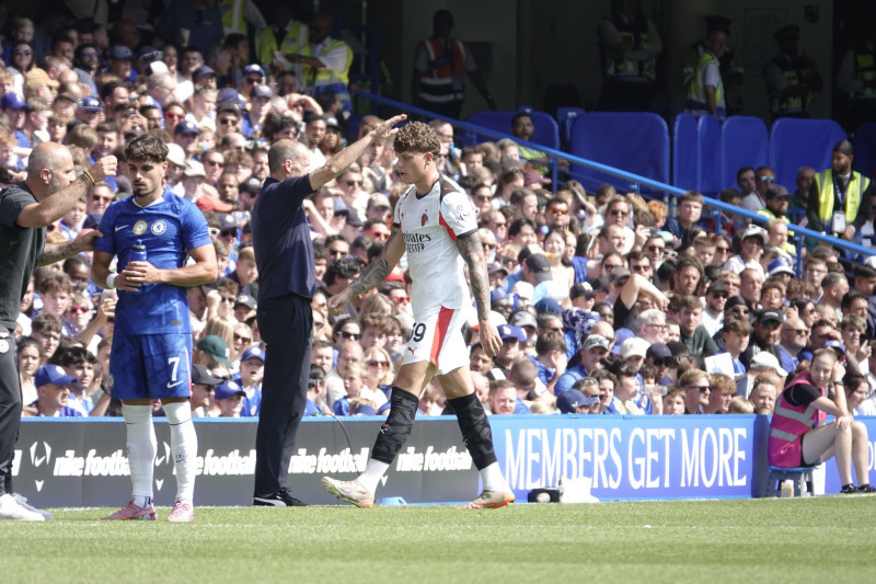 Chelsea, London, UK 10th August 2025 AC MilanÕs Andrei Coubis walks off after receiving a red card during the Chelsea Football Club vs. AC Milan during the ÔVisit Malta WeekenderÕ friendly at Stamford Bridge, London, UK