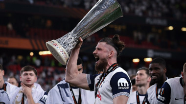 Au început negocierile: 34.000.000 €! Liverpool i-a dat o veste excelentă lui Radu Drăgușin