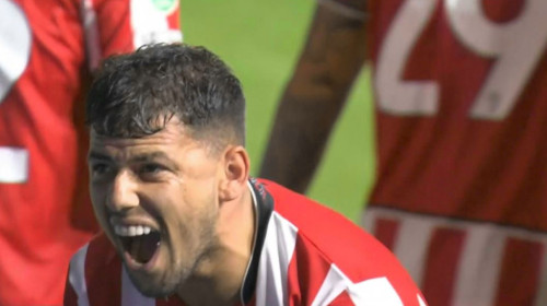 Ca pe vremea lui Gică Hagi! Hamer, gol de la jumătatea terenului, în Cupa Ligii Angliei