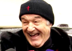 Se însoară la 71 de ani! Gigi Becali a primit invitația la nuntă și a început să râdă