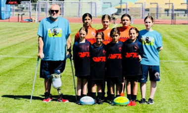 Popa sfințește sportul. Un profesor cu 33 de operații și cu un picior tăiat ține în viață, de 29 de ani, prima echipă feminină de rugby din România