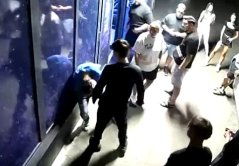Tatăl puștiului băgat în spital de un campion la box a reacționat, după scenele brutale de la Bacău