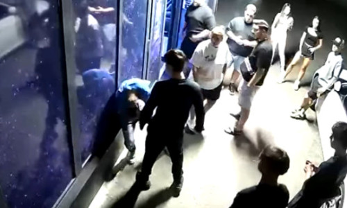 Tatăl puștiului băgat în spital de un campion la box a reacționat, după scenele brutale de la Bacău