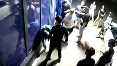 Tatăl puștiului băgat în spital de un campion la box a reacționat, după scenele brutale de la Bacău