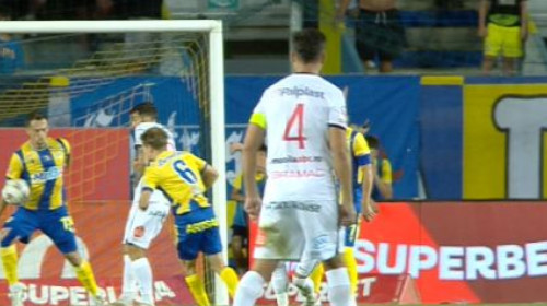 ”Va naște o dezbatere”! Fază controversată la Petrolul - Hermannstadt: ”Mingea îi vine în mână”