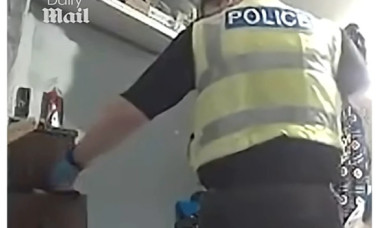 Ofițer de poliție, condamnat la închisoare pentru furtul lenjeriei intime a unei femei în timpul unei percheziții