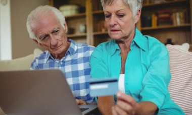 Ajutor la pensie. Care sunt pensionarii care vor primi tichete de energie pentru plata facturilor?