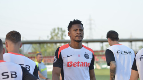 "A fost reținut 4 ore". Sud-africanii au reacționat după ce au aflat ce a pățit Siyabonga Ngezana în Scoția