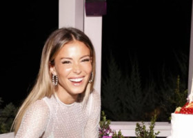 A apărut într-o rochie complet transparentă la ziua de naștere a unui copil de doi ani și internetul a ”explodat”: ”Nu se poate”