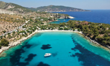 Ofurile românilor întorși din vacanțele în Grecia: „Insula colcăie de turiști români. În doi-trei ani va deveni Mamaia Nord”