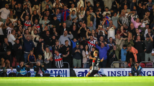 Neverosimil: ce au cântat fanii lui Grimsby, când echipa din Liga a 4-a o conducea cu 2-0 pe Man. United