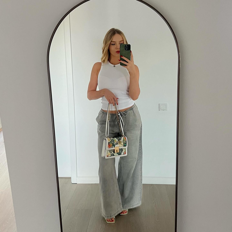 anca.surdu_1753628443_3686024998648779641_1483776054