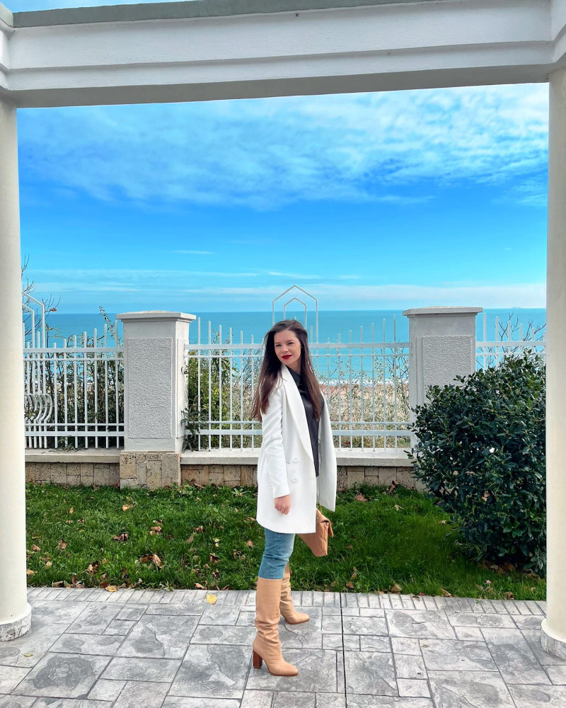 dr.larisa.popescu_1700478676_3240172440652947938_4176563797