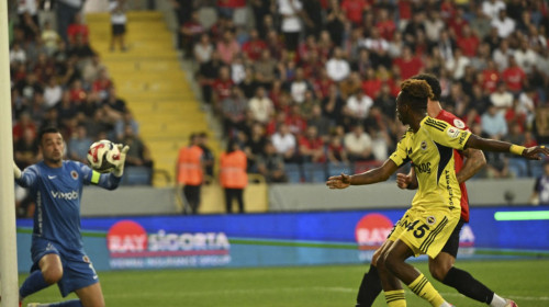 La primul meci fără Jose Mourinho, Fenerbahce avea 3-0 la pauză. Cât s-a terminat