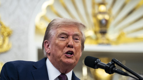 ”Îmi e rușine!”. L-a criticat dur pe Donald Trump, iar acum vine să se ”lupte” cu românii la București