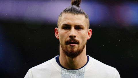 Ce lovitură! Tottenham a decis: Radu Drăgușin, OUT!