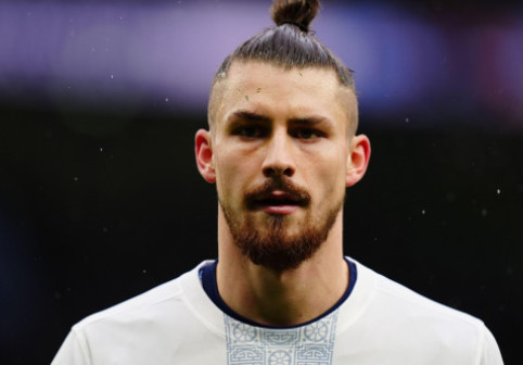 Ce lovitură! Tottenham a decis: Radu Drăgușin, OUT!