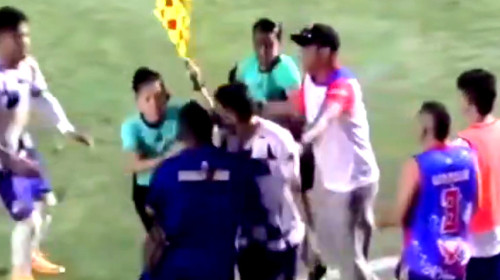 Neverosimil! Ce explicație a găsit fotbalistul care a lovit o arbitră: "Am vrut să-i iau fluierul din gură"
