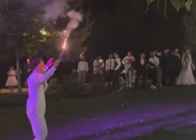 Ce au făcut invitații în momentul în care mirele a aprins o torță la o nuntă din Cluj