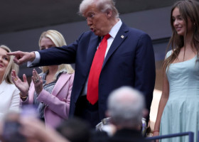 Trump a întârziat cu 45 de minute startul evenimentului! Peste 24.000 de oameni au reacționat, iar președintele SUA nu s-a abținut
