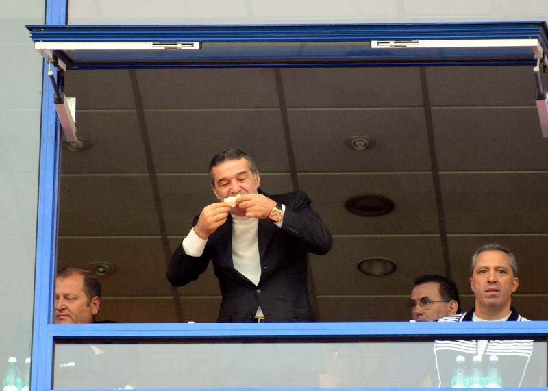 1.FOTBAL:STEAUA BUCURESTI-GLORIA BISTRITA 1-1,LIGA 1 (4.10.2009)