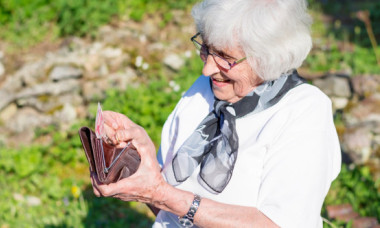 Pensionar trecut la ”limită de vârstă": pensie 6.000 lei/luna și 5.000 lei bonus. Cât a lucrat?