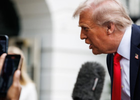 Donald Trump ”a explodat”: ”Taci! Nu asculți niciodată! De-aia ești de mâna a doua”
