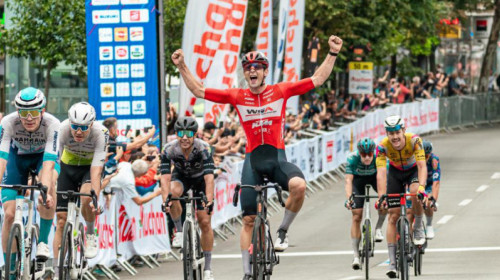 Prima etapă din Turul României s-a decis la sprint! Maximilian Schmidbauer e primul lider