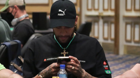 La scurt timp după ce a moștenit 1 miliard $, Neymar a intrat la masa de poker. N-a rezistat în fața profesioniștilor