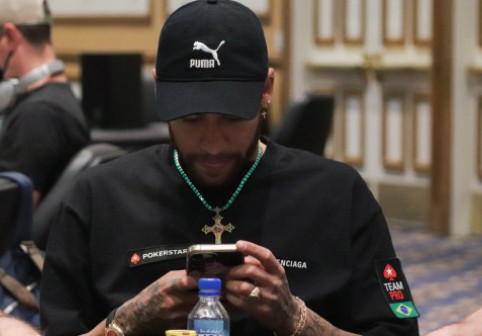 La scurt timp după ce a moștenit 1 miliard $, Neymar a intrat la masa de poker. N-a rezistat în fața profesioniștilor